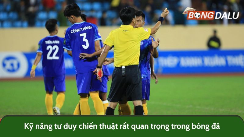 Kỹ năng tư duy chiến thuật rất quan trọng trong bóng đá